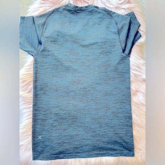 Lululemon Athletica Gray Short Sleeve Tee Relaxed Fit - Picture 2 of 5